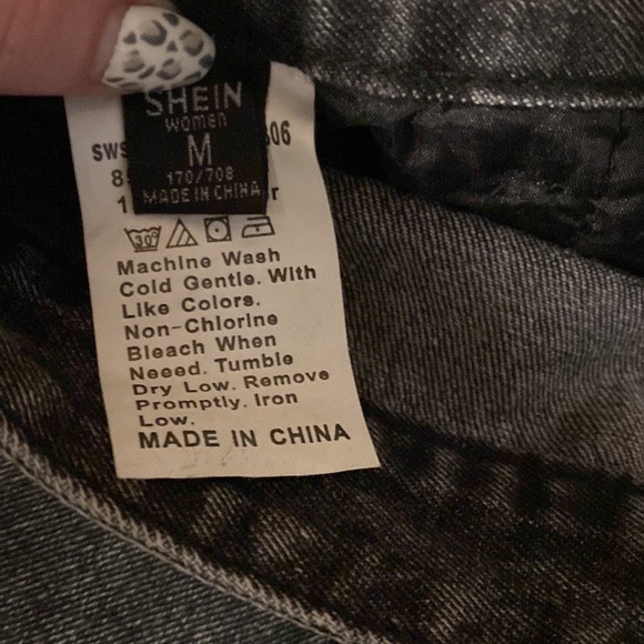 High-Rise Denim Shorts - Picture 3 of 3